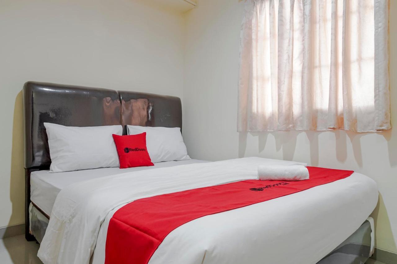 Reddoorz @ Jalan Biak Roxy Jakarta Exterior foto