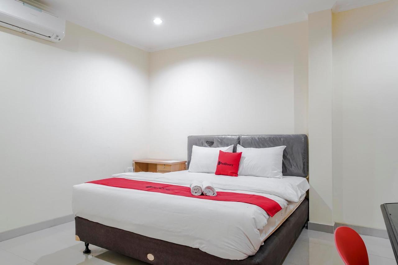 Reddoorz @ Jalan Biak Roxy Jakarta Exterior foto