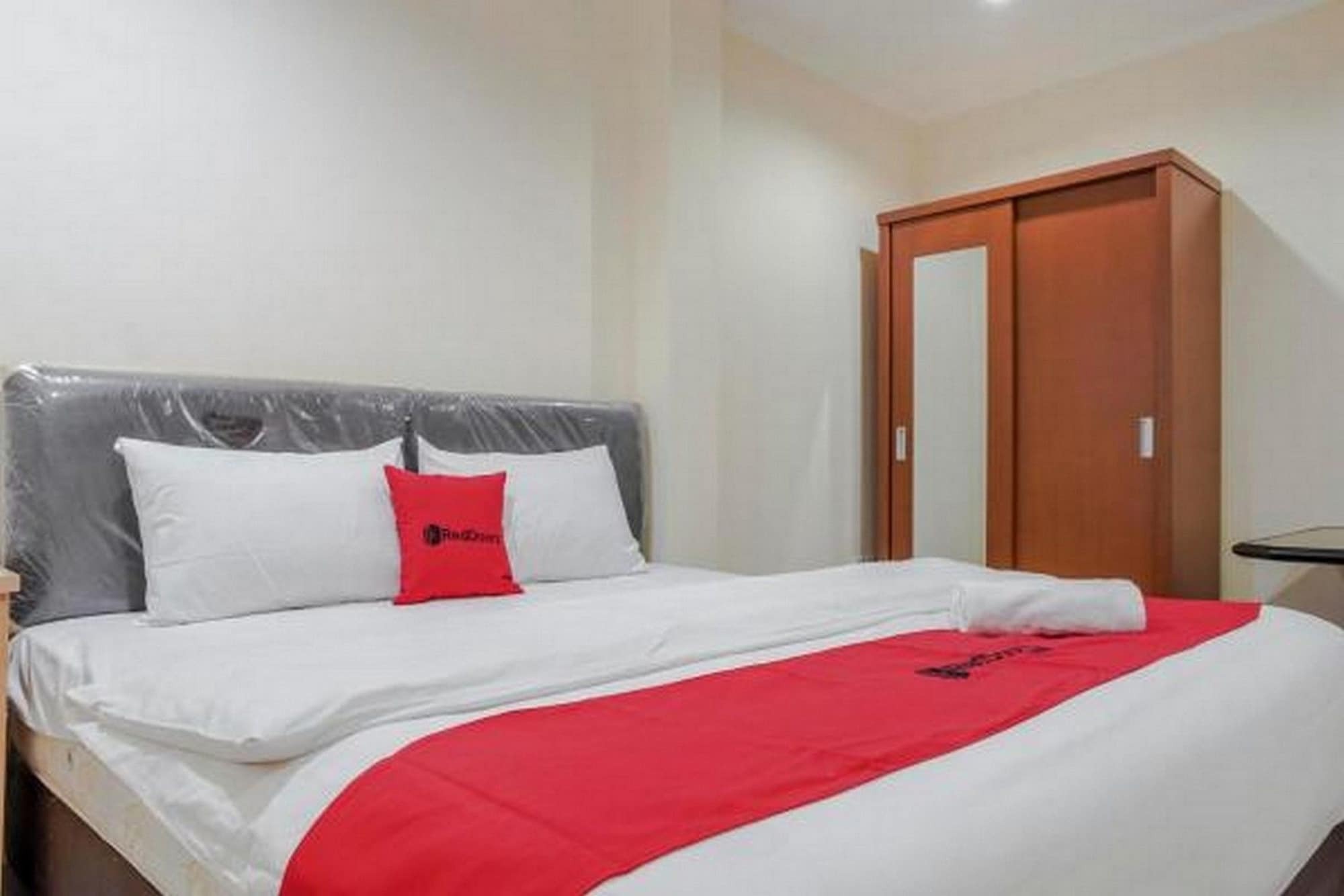 Reddoorz @ Jalan Biak Roxy Jakarta Exterior foto